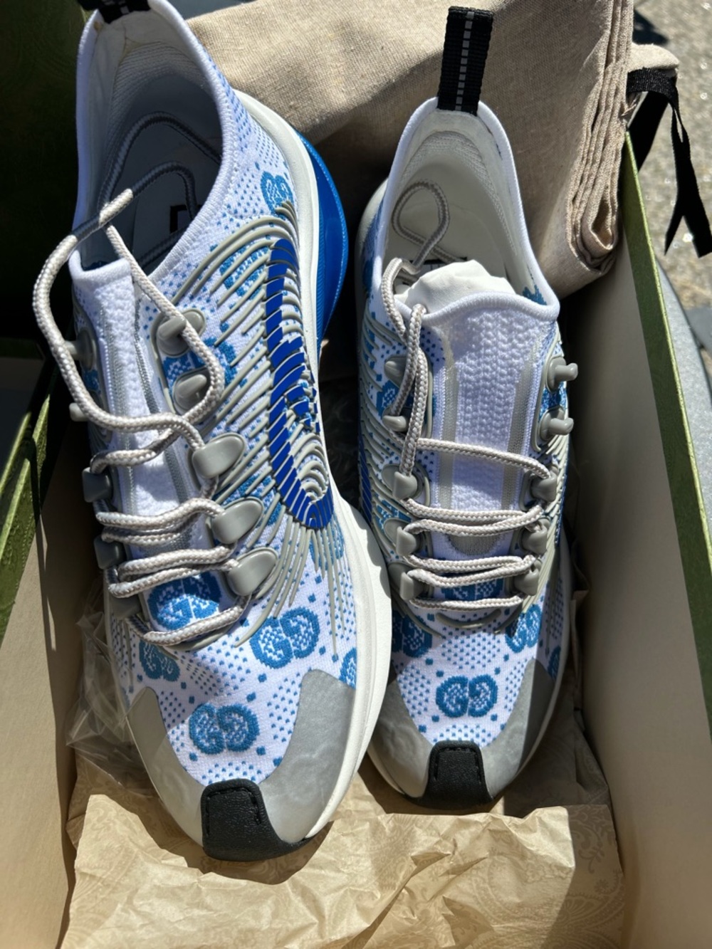 Gucci White and Blue Sneakers with Sporty Wave Design - Picture 7 of 7